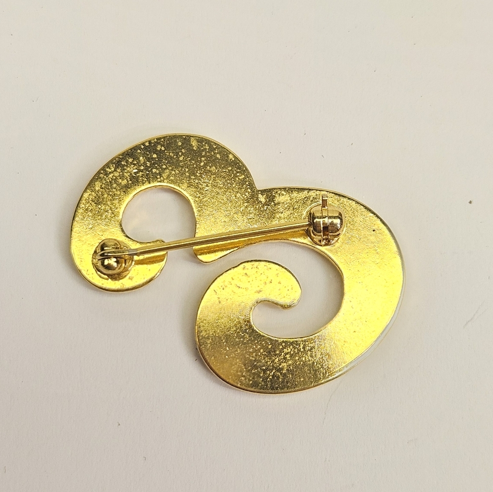 Gold Initial E Brooch - Picture 2 of 4